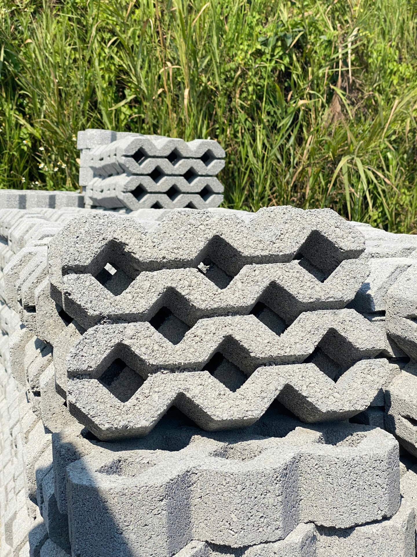 GẠCH 8 LỖ NHÁM